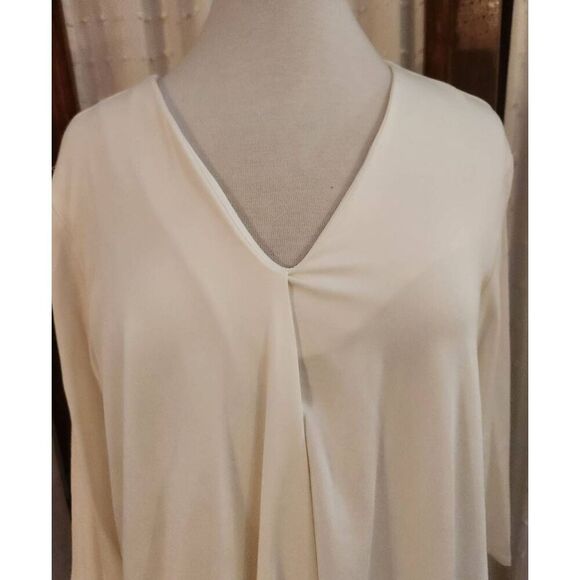 T22 Nvelop asymmetrical cream top - Picture 2 of 13